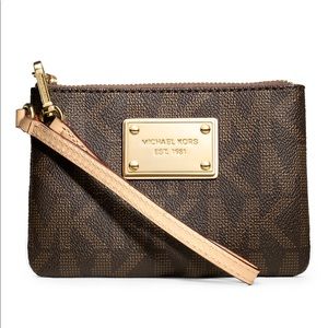 {Michael Kors} Jet Set Small Leather Logo Wristlet